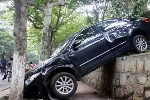 汽車剎車失靈前的4個征兆，記住了關(guān)鍵時候能保命！